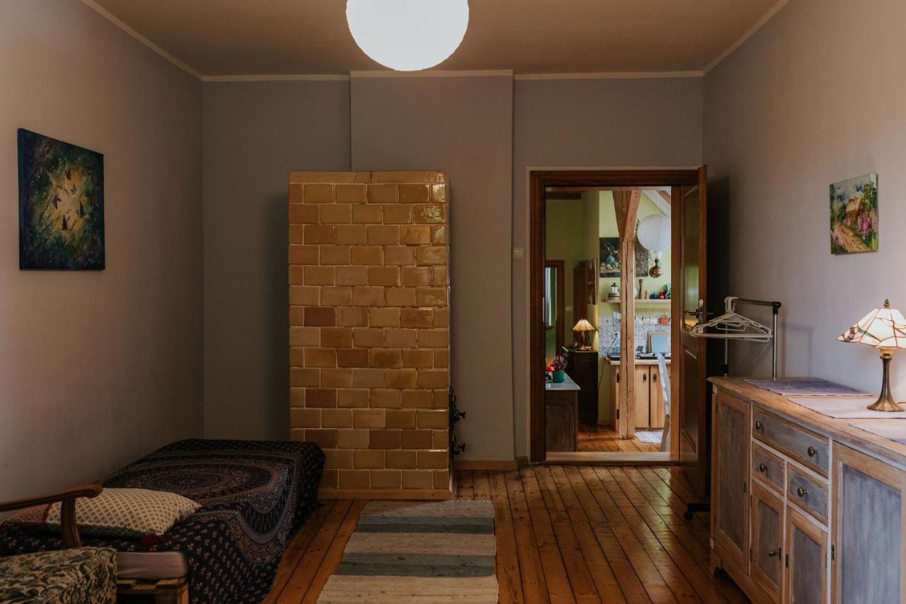 Stara Szkola Nad Jeziorem Czarne  Extérieur photo